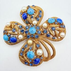Vintage Signed Capri Blue Cabachon Pearl Rope Gold Tone Filigree Brooch